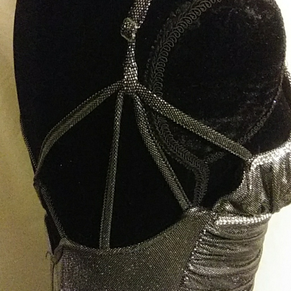 Dress - Picture 3 of 7